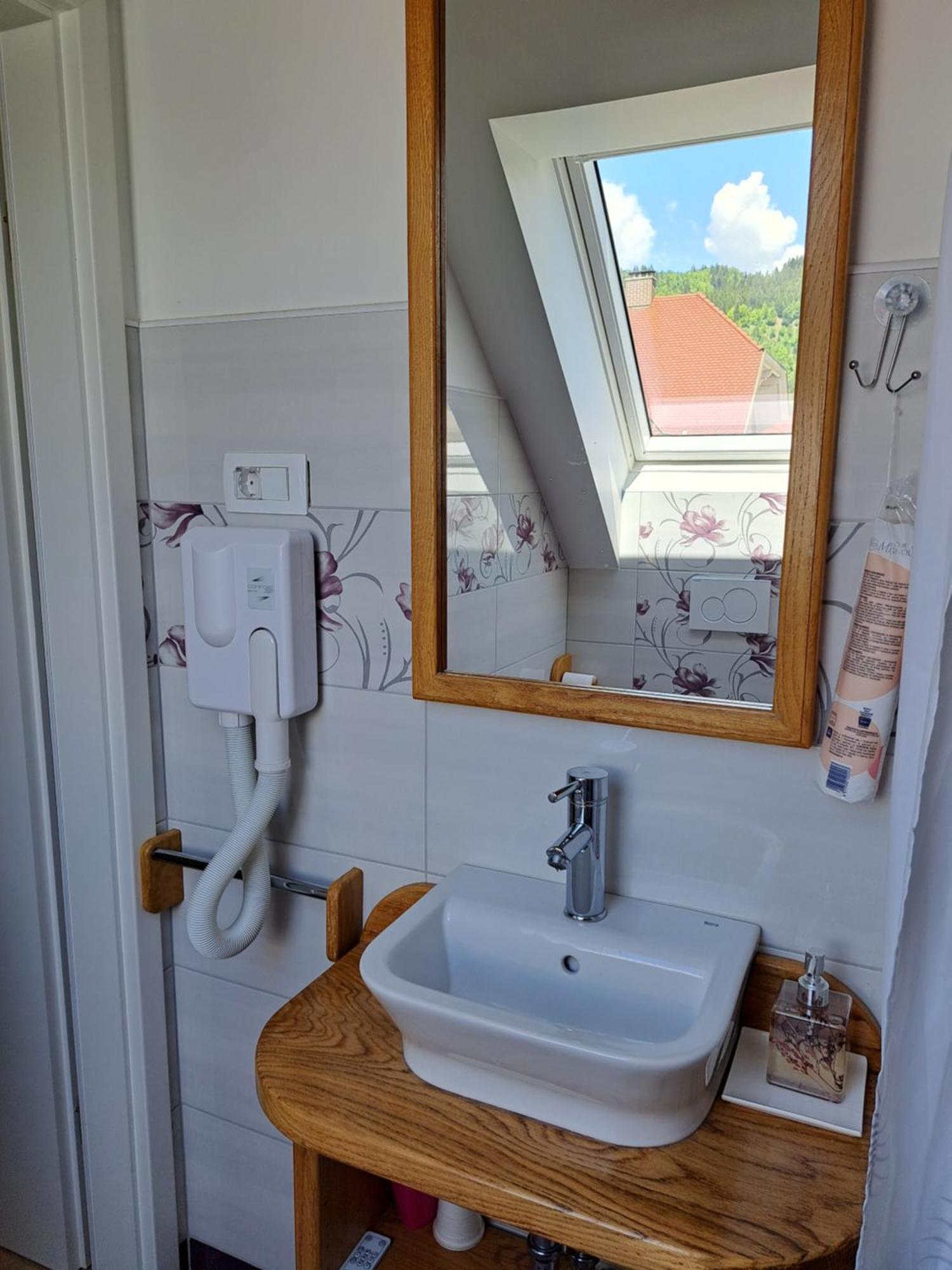 Apartmaji Magda Apartamento Zgornje Gorje Exterior foto